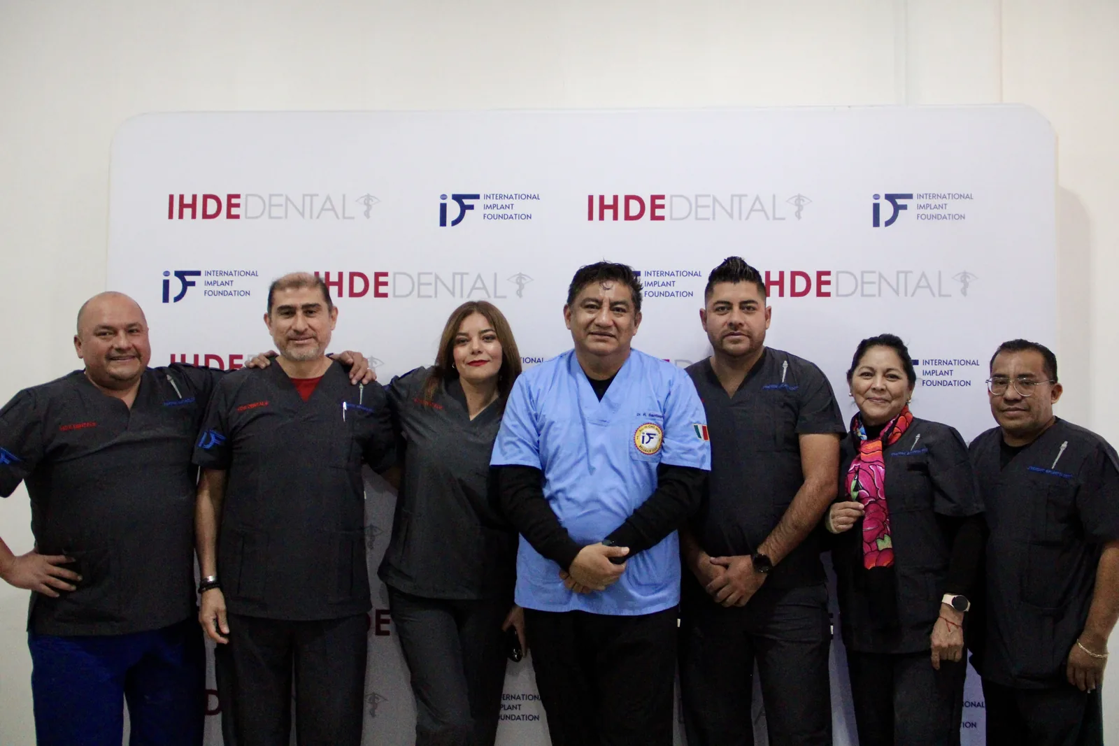 Docentes y participantes de un taller en la sesión de clausura